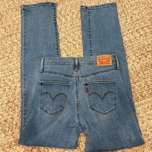 Levi's Women's slimming straight Blue Jeans